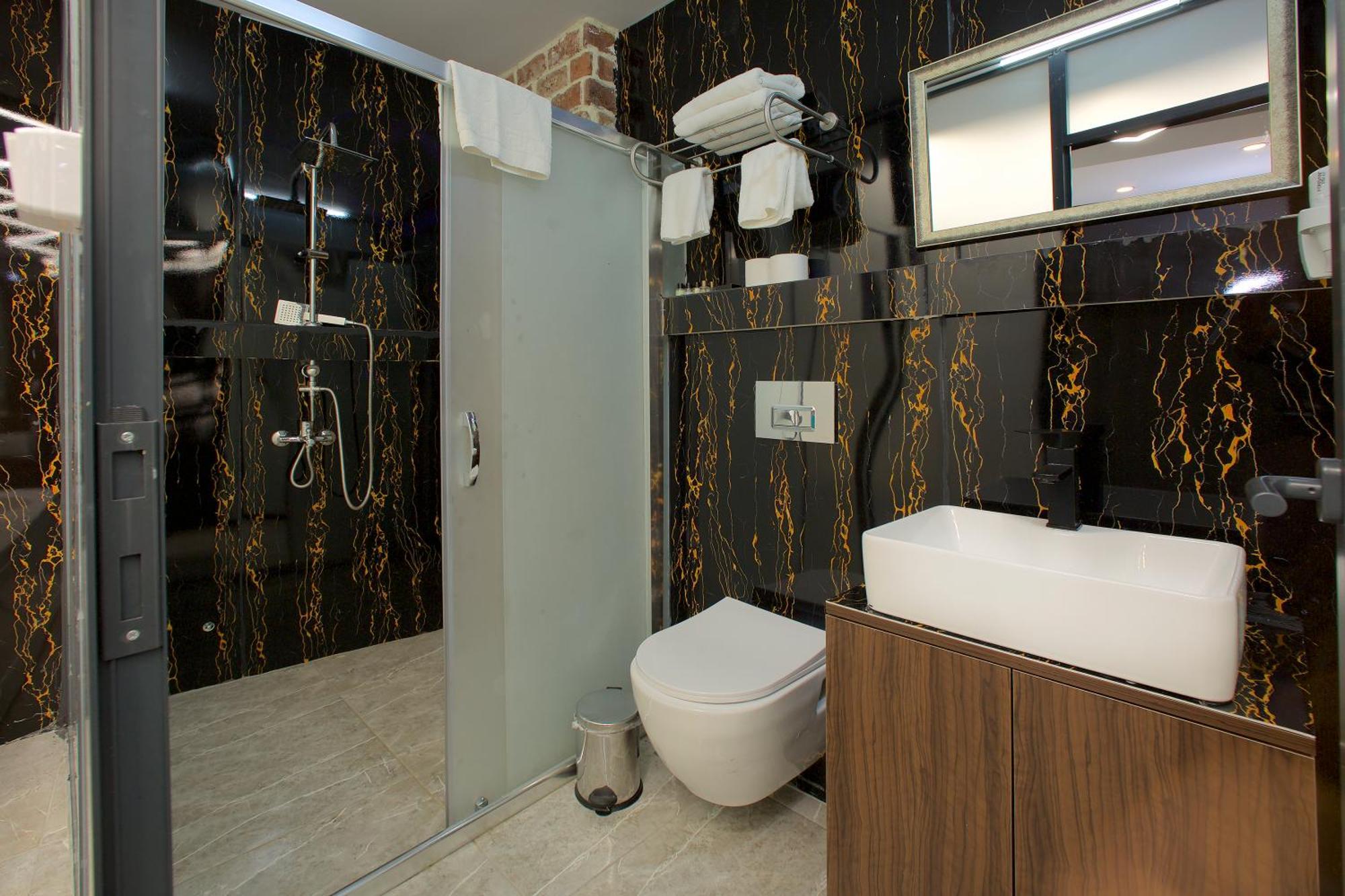 Galata By Boss Hotel Istanbul Exteriör bild